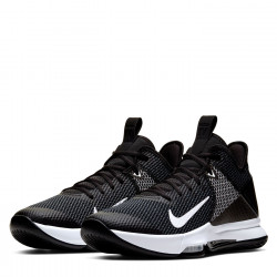 Nike Witness 4 Basketball Shoe